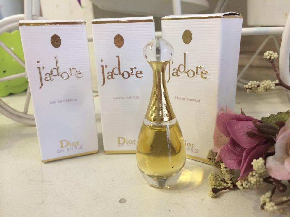Mua Nước Hoa Dior Jadore EDP 5ml cho nữ chính hãng, chai vàng, Giá Tốt