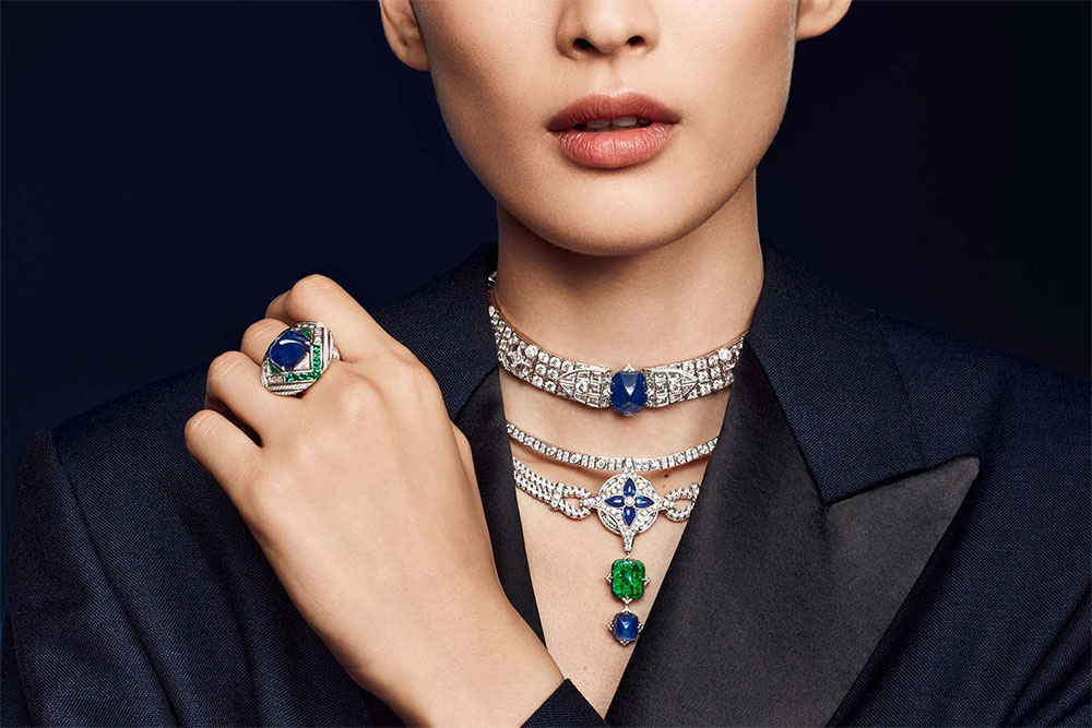 Các mẫu trang sức Louis Vuitton tổng hợp trên nền đen
