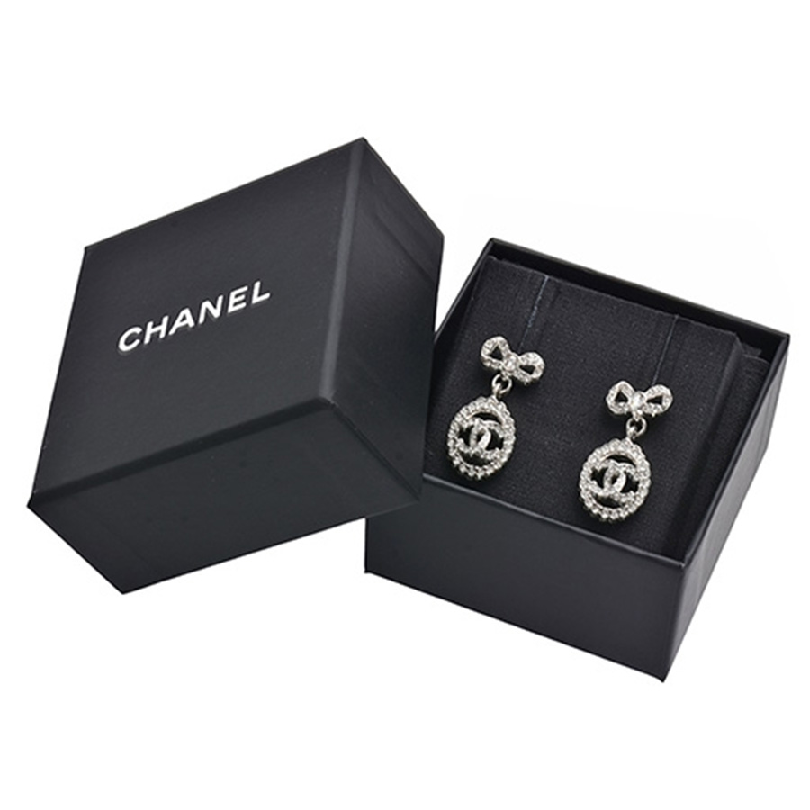 Mua Khuyên Tai Chanel Classic Rhinestone Double C Logo Bow Oval Drape Stud  Earrings Màu Bạc - Chanel - Mua tại Vua Hàng Hiệu h060618